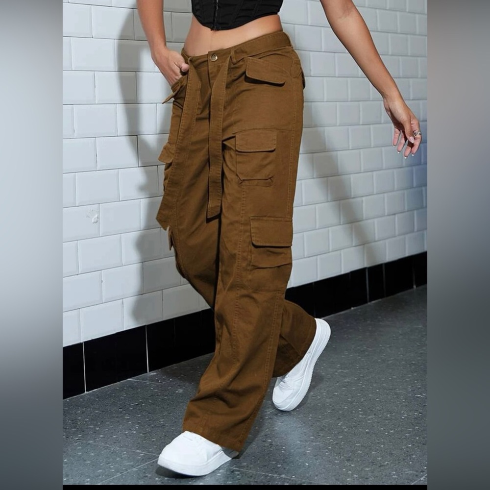 High waisted, wide leg cargo pants